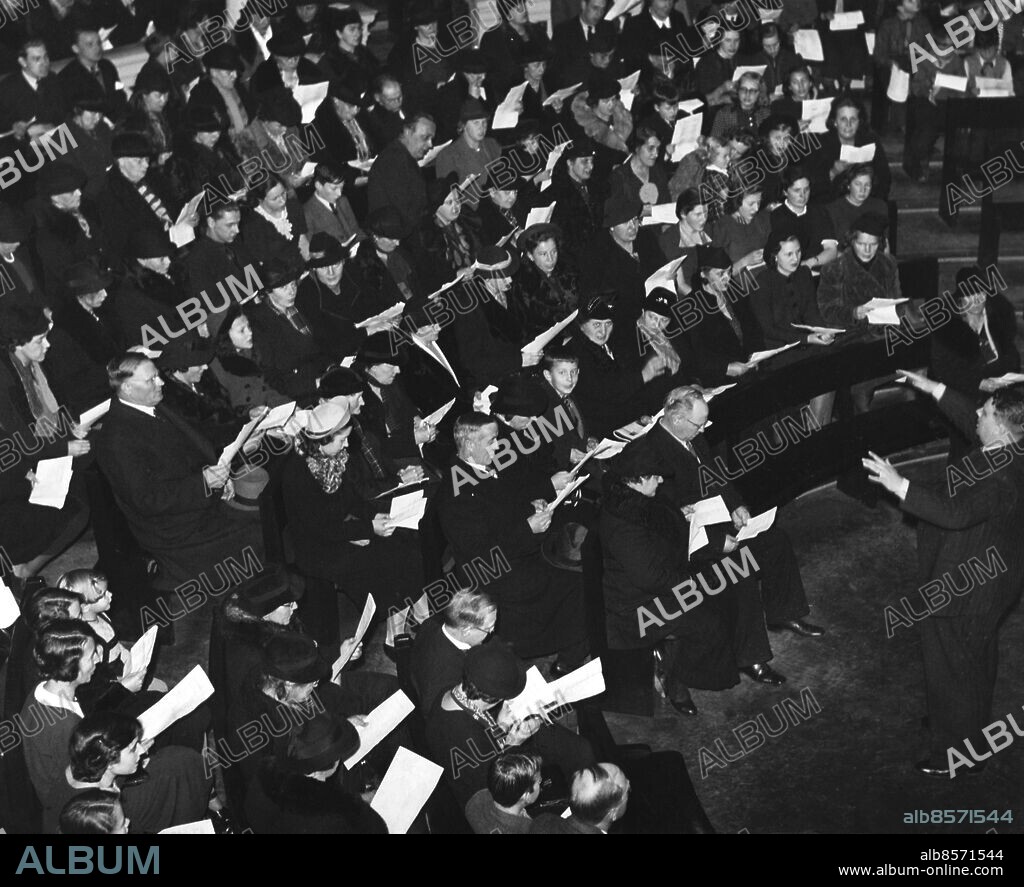 SDS Sydsvenskans Allsång i aulan på Högre Allmänna läroverket S:t Petri i Malmö jan 1939. (c) Sydsvenskan /IBL Bildbyrå.