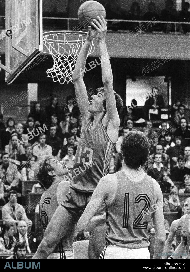 ARKIV 19770514 . Sten Feldreich i aktion med svenska landslaget mot Holland i en EM-kval match. Foto: Bernt Claesson Code: 8 . COPYRIGHT SCANPIX SWEDEN.