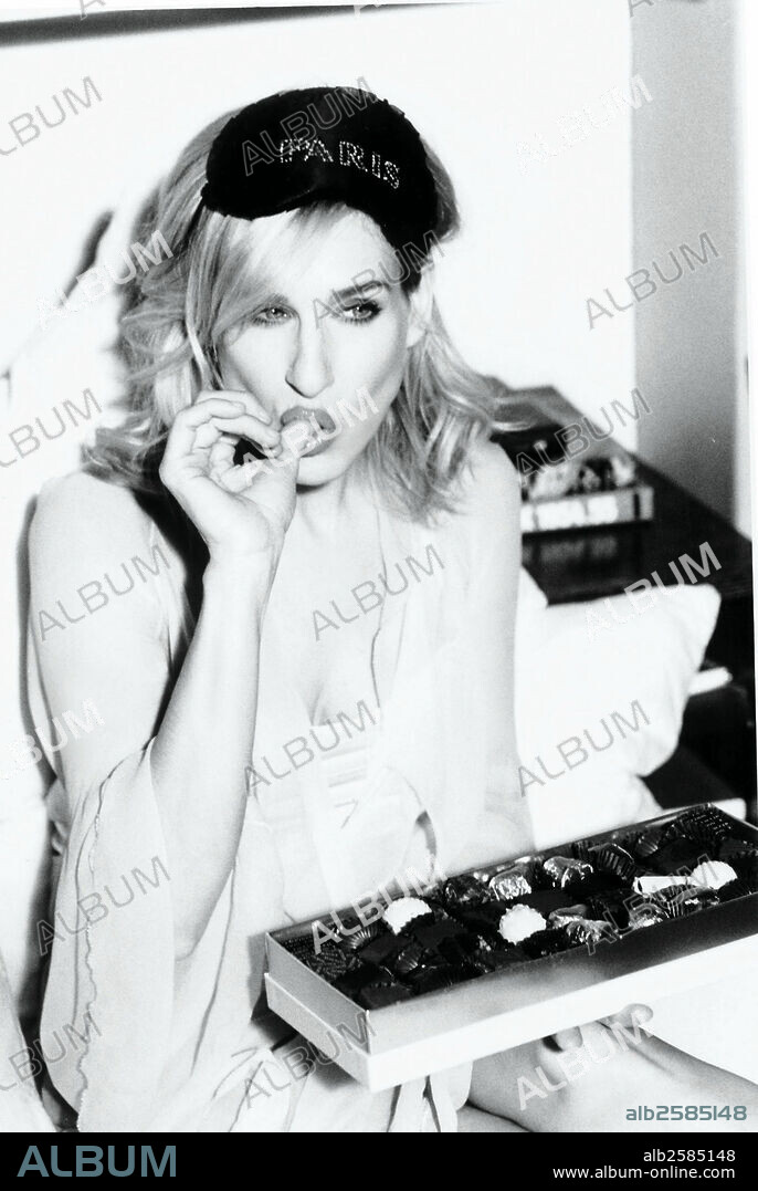 SARAH JESSICA PARKER in SEX AND THE CITY, 1998. Copyright HBO.