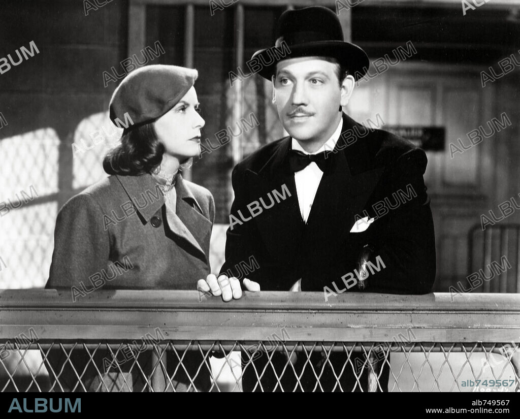 GRETA GARBO y MELVYN DOUGLAS en NINOTCHKA, 1939, dirigida por ERNST LUBITSCH. Copyright M.G.M.