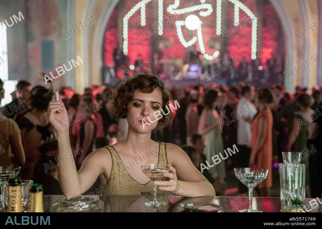 Liv Lisa Fries in BABYLON BERLIN, 2017, directed by ACHIM VON BORRIES, HENK HANDLOEGTEN and TOM TYKWER. Copyright X Filme Creative Pool, ARD degeto, Beta Film GmbH, Sky Cinema. Episode 1x2.