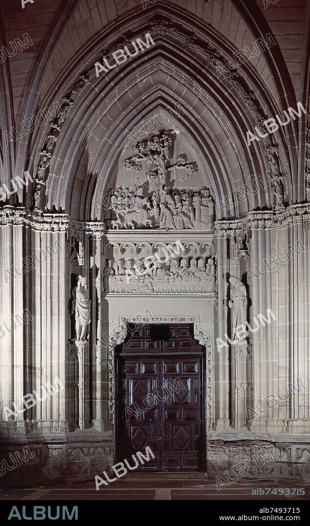 PUERTA DEL REFECTORIO EN EL CLAUSTRO DE LA CATEDRAL DE PAMPLONA - 1325-1340 - GOTICO NAVARRO.