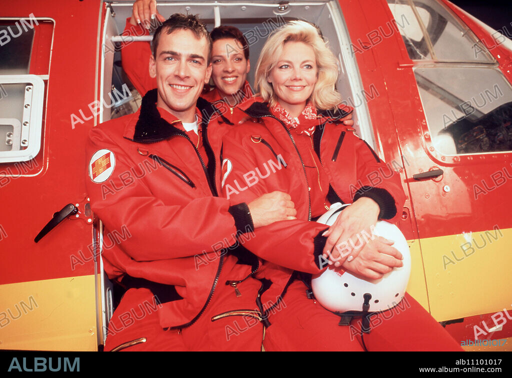 Medicopter 117 - Every life counts - A rescue mission for three injured skiers ends in disaster: The Medicopter with Dr. Gabriele Kollmann (ANJA FREESE, right), paramedic Ralf Staller (WOLFGANG KREWE, left) and pilot Biggi Schwerin (SABINE PETZL, middle) on board crashes... Director: Thomas Nikel aka. The Crash / Title: MEDICOPTER 117 - EVERY LIFE COUNTS / Germany 1998.