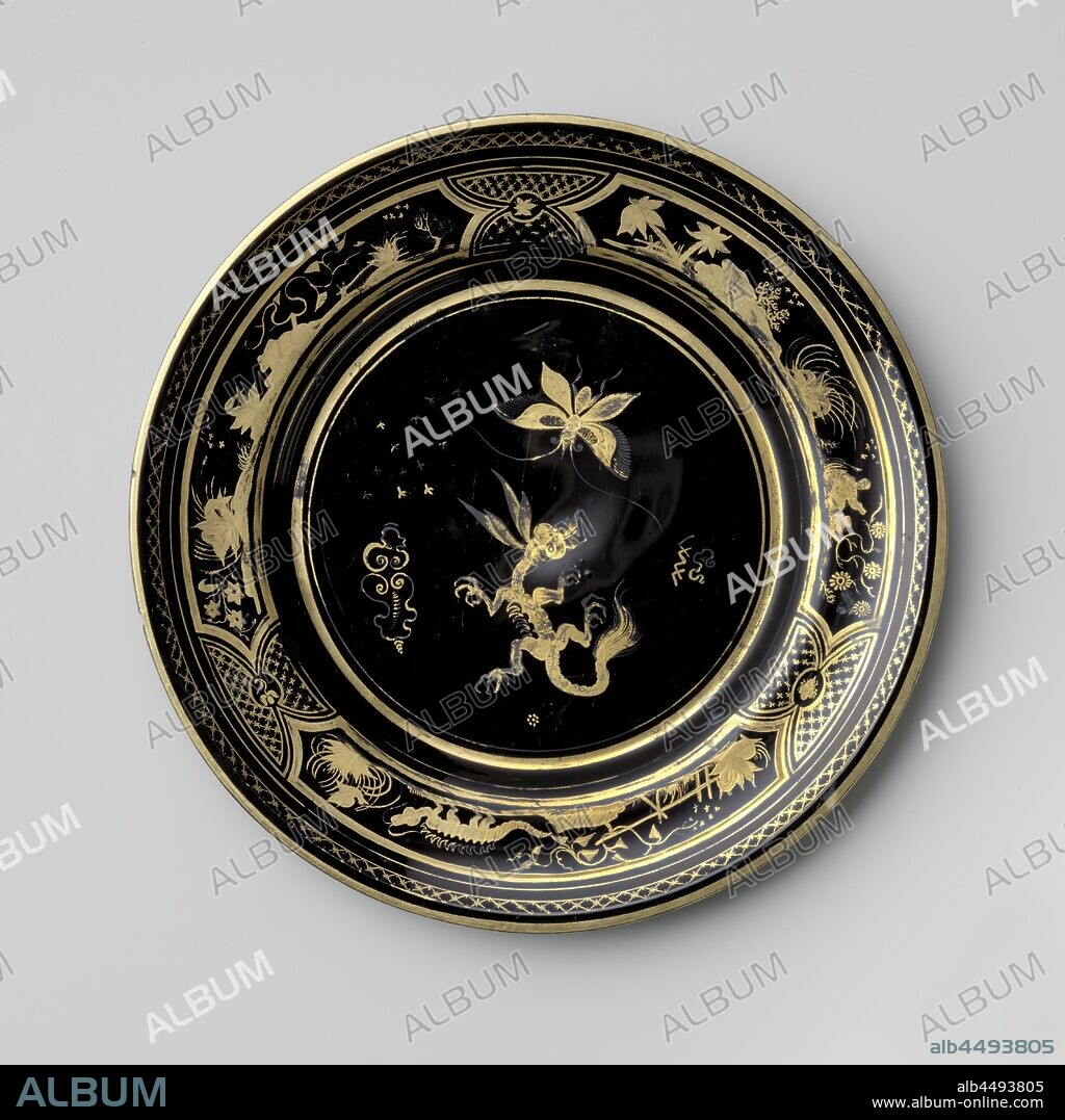 Black hyalith glass plate with chinoiserie, Round, shallow plate, the edge slightly concave. Chinoiserie gold-plated decoration with butterflies, dragons and diamond motifs on the flat and on the edge., Franz August van Longueval (graaf van Bucquoy), Zuid-Bohemen, c. 1830, glass, glassblowing, h 1.9 cm × d 22.1 cm.