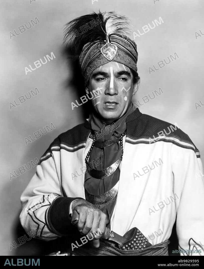 ANTHONY QUINN en TRAICIÓN EN FORT KING, 1953 (SEMINOLE), dirigida por BUDD BOETTICHER. Copyright UNIVERSAL INTERNATIONAL.