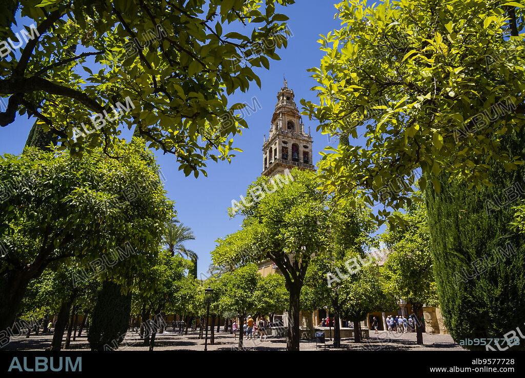 torre campanario sobre el alminar, patio de los naranjos, Mezquita-catedral de Córdoba, Andalucia, Spain.
