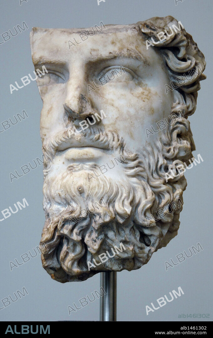 LUCIO AURELIO VERO AUGUSTO (Lucius Aurelius Verus Augustus). Emperador romano (161-169). S. II. Fragmento de un busto romano en mármol, de época Antonina. Museo Metropolitano de Arte. Nueva York. Estados Unidos.