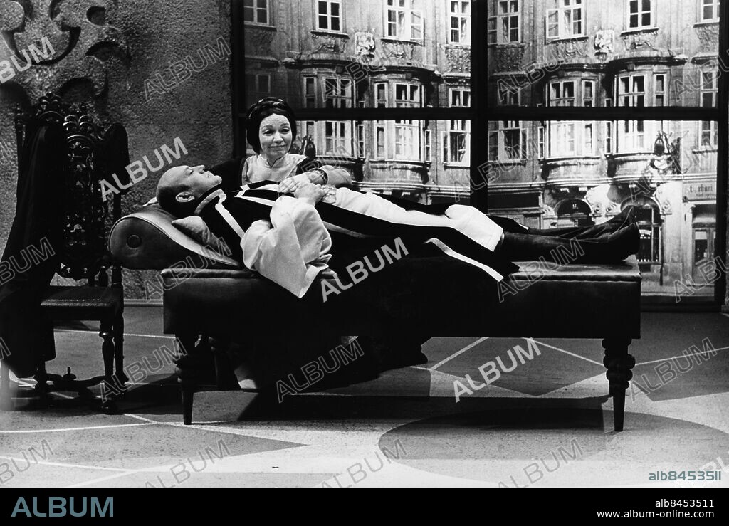 GAMEN Fars av P C Jersild i regi av Jan Troell Sänt första gången 1973-04-09 Mapp: TV Gamen TV teater RIR 20774 Sv/v kopia persons: ULF PALME;ULLA SJÖBLOM sites: SVERIGE PhotoDate:1973-02-??. Bilden får endast användas i programpresenterande sammanhang. Fotografens namn, Sveriges Television samt programmets titel skall alltid anges.