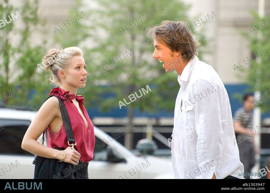 DAX SHEPARD and KRISTEN BELL in WHEN IN ROME, 2009, directed by MARK STEVEN JOHNSON. Copyright TOUCHSTONE PICTURES / ARONOWITZ, MYLES.