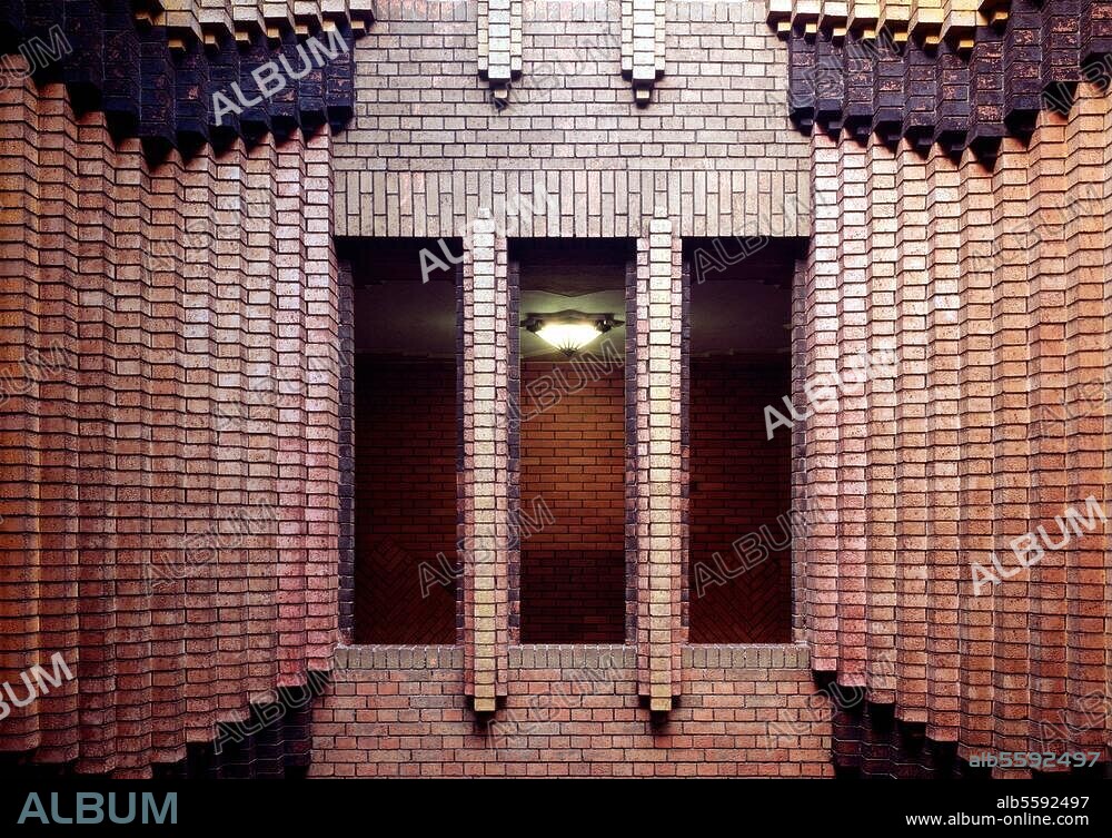 Frankfurt-Hoechst, Hoechst AG / Verwaltungsgebäude von Peter Behrens, Treppenhaus © Achim Bednorz Format / Filmsize: 9 × 12 cm/4 × 5''.