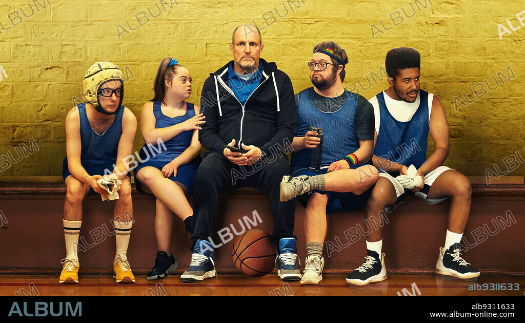JAMES DAY KEITH, JOSHUA FELDER, KEVIN LANNUCCI, MADISON TEVLIN and WOODY HARRELSON in CHAMPIONS, 2023, directed by BOBBY FARRELLY. Copyright GOLD CIRCLE FILMS.