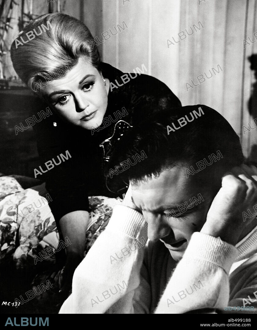 ANGELA LANSBURY and LAURENCE HARVEY in THE MANCHURIAN CANDIDATE, 1962, directed by JOHN FRANKENHEIMER. Copyright UNITED ARTISTS.