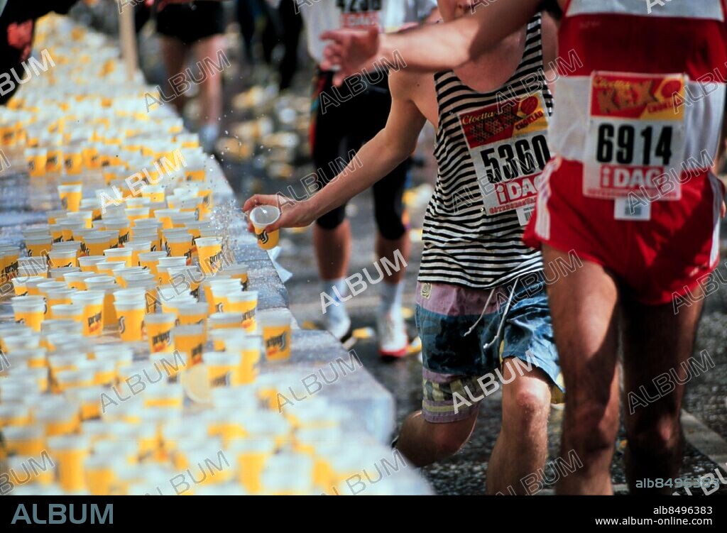 Göteborgsvarvet-92 Dia. Foto Bengt Kjellin/Göteborgs_posten.. ©Kamerareportage. Då denna bild används i kommersiellt syfte ansvarar ej fotograf/bildbyrå för att på denna bild förekommande personer gett tillstånd till kommersiellt nyttjande. *** Local Caption *** . Bengt Kjellin / GP.
