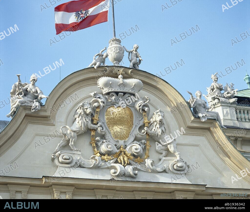 ARTE BARROCO. AUSTRIA. HILDEBRANT, Johann Lukas von (Génova,1668-Viena, 1745). Arquitecto austríaco. PALACIO BELVEDERE (ALTO BELVEDERE) (1721-1723). Detalle de la parte superior de la fachada principal del edificio, construido como residencia de verano del príncipe Eugenio de Saboya. VIENA.