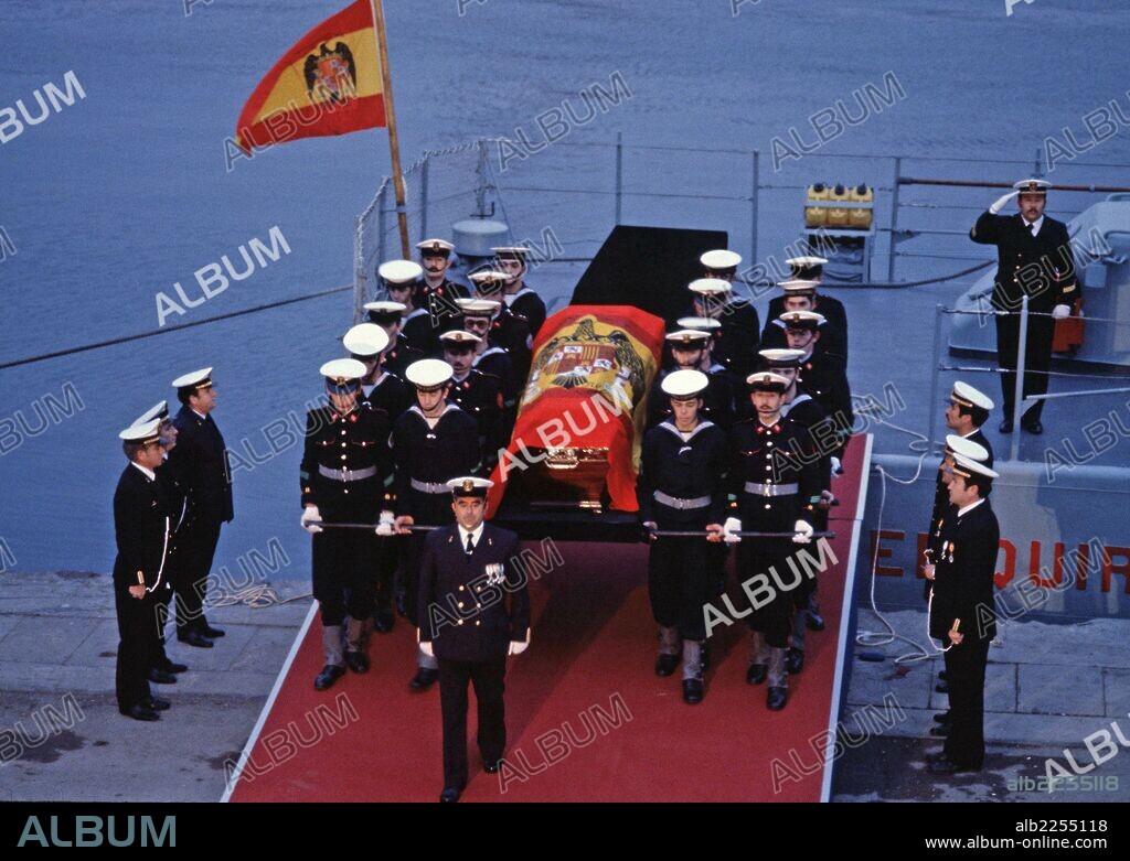 Entierro de los restos de Alfonso XIII en el Monasterio de San Lorenzo del Escorial. SFGP.