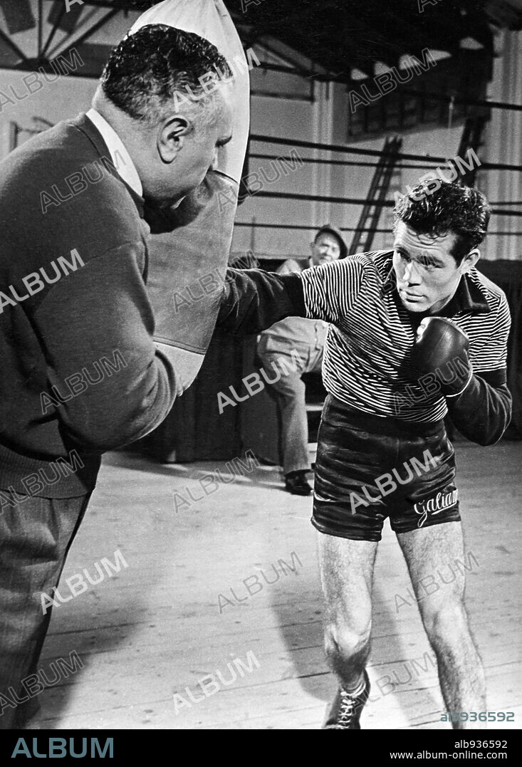 FRED GALIANA en ESCUELA DE PERIODISMO, 1956, dirigida por JESUS PASCUAL. Copyright TITAN FILMS.