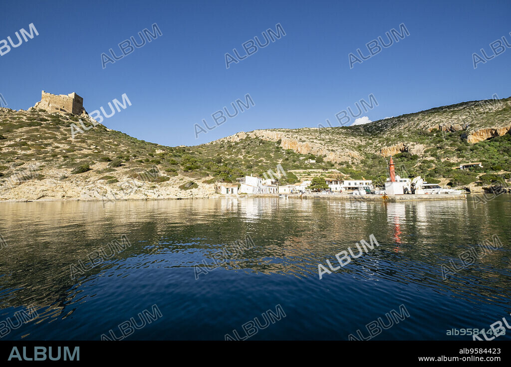 Es Port, puerto de Cabrera, Parque nacional marítimo-terrestre del Archipiélago de Cabrera, Mallorca, Balearic Islands, Spain.