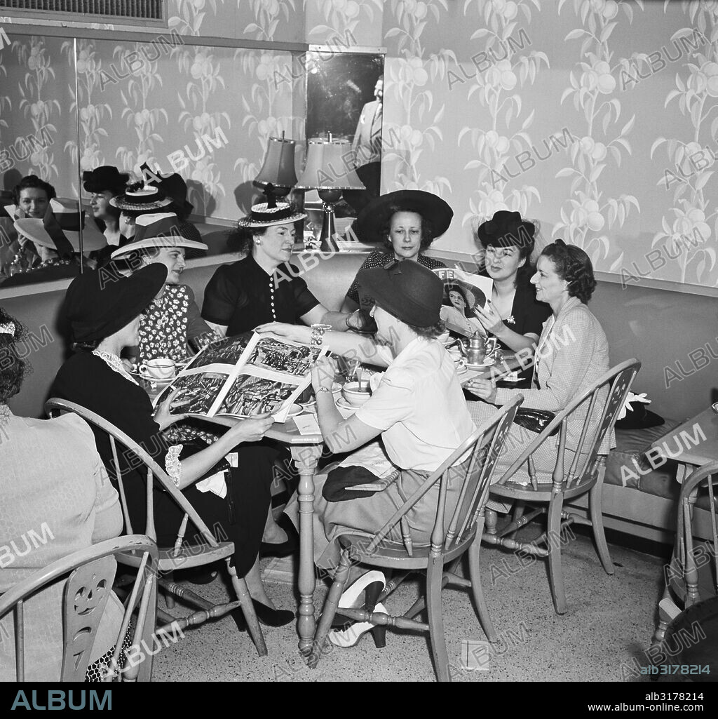 Detroit, Michigan:  July, 1941 Women fashion buyers having lunch at the Crowley-Milner department store.   © Underwood Archives / The Image Works.