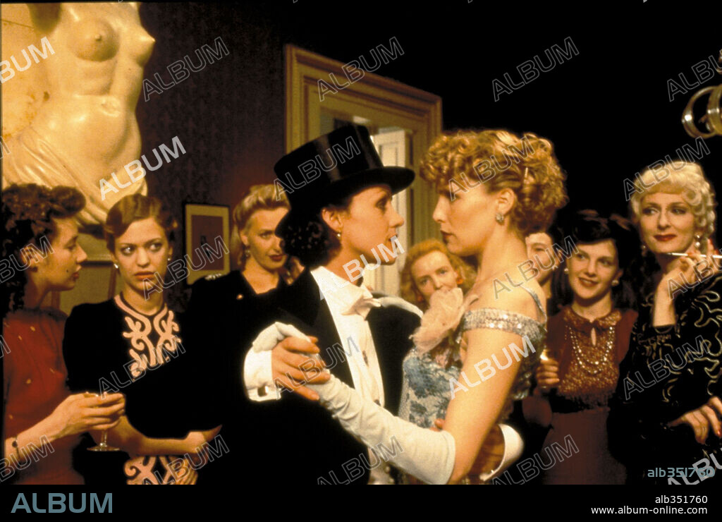 JULIANE KOHLER und MARIA SCHRADER in AIMEE AND JAGUAR, 1999, unter der Regie von MAX FARBERBOCK. Copyright SENATOR FILM PRODUKTION.