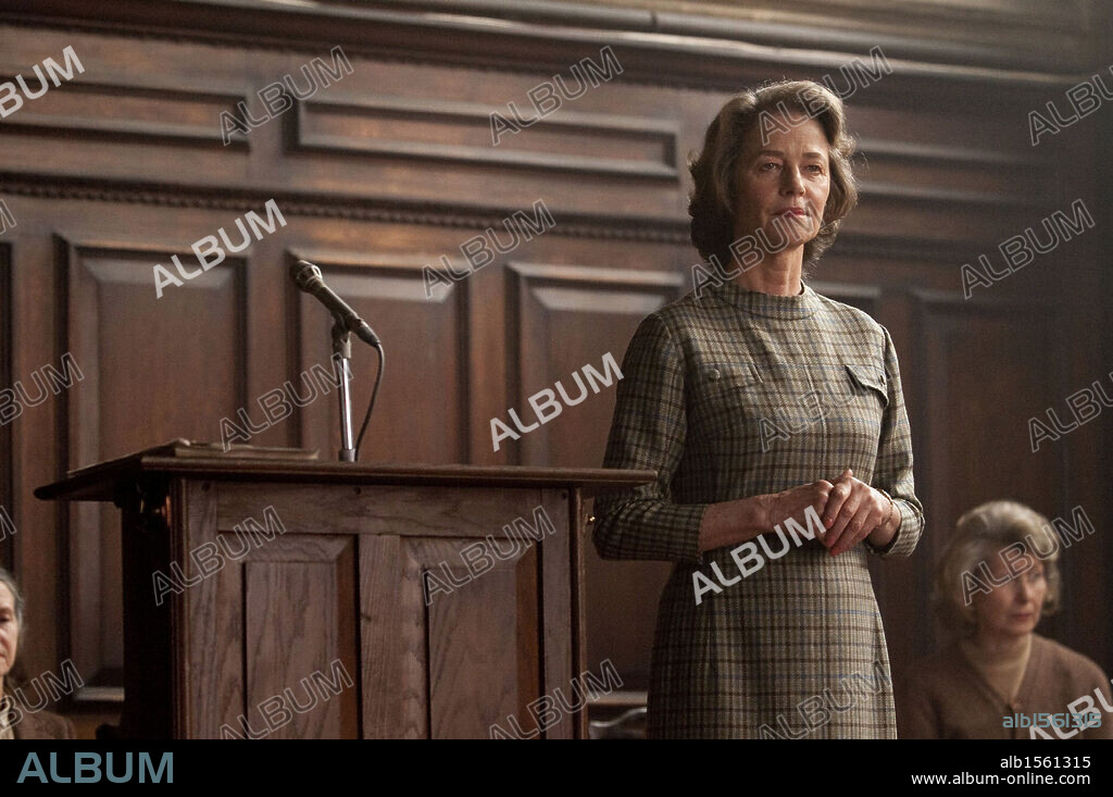 CHARLOTTE RAMPLING en NUNCA ME ABANDONES, 2010 (NEVER LET ME GO), dirigida por MARK ROMANEK. Copyright DNA FILMS/FILM4.
