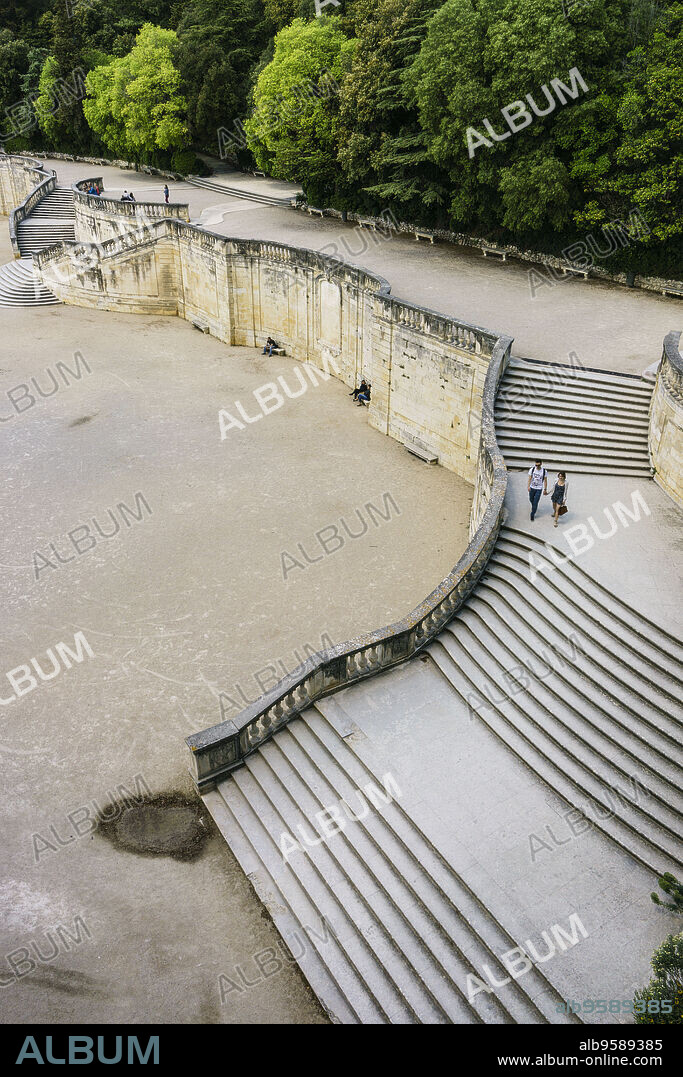 Los Jardines de la Fontaine,los jardines públicos más antiguos de Europa, construidos en 1745, Nimes, capital del departamento de Gard,Francia, Europa.
