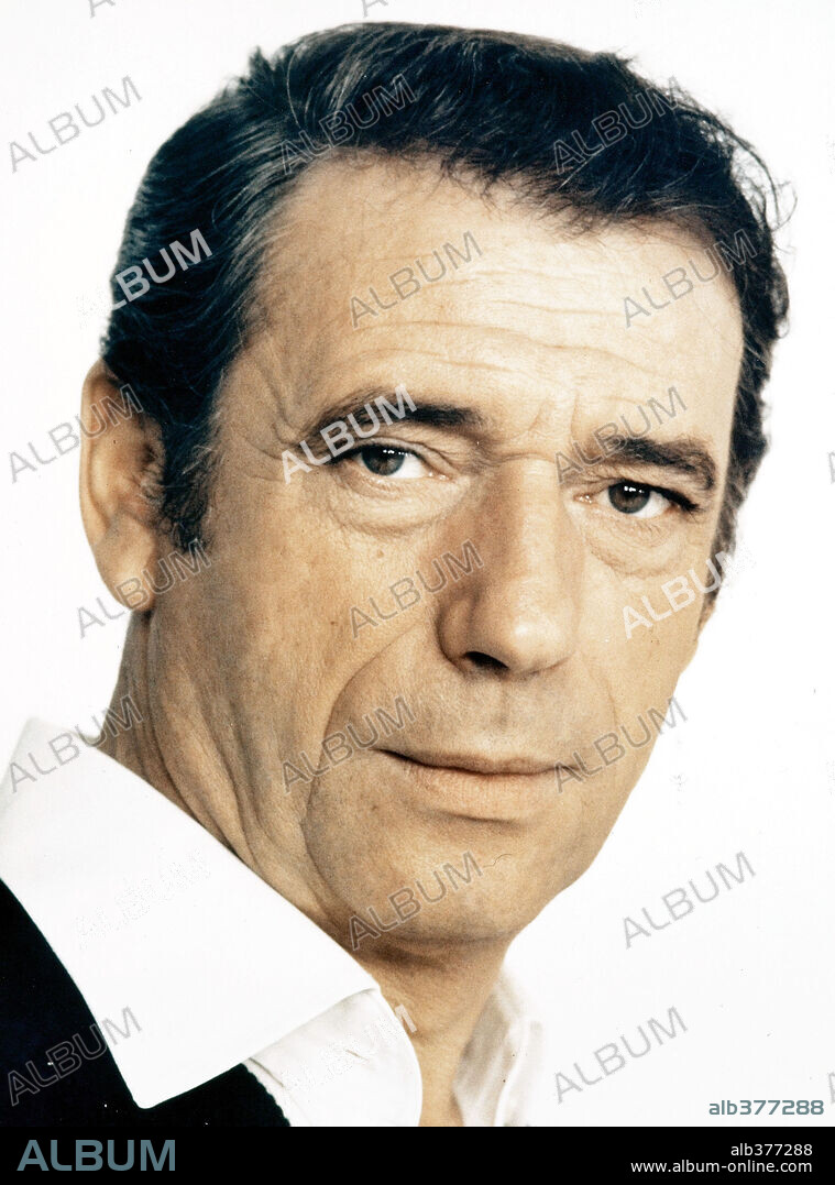 YVES MONTAND.