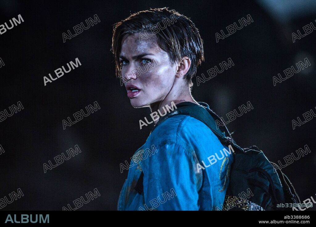 RUBY ROSE en RESIDENT EVIL: EL CAPITULO FINAL, 2016 (RESIDENT EVIL: THE FINAL CHAPTER), dirigida por PAUL W. S. ANDERSON. Copyright CAPCOM/CONTANTIN/DAVIS-FILMS/DON CARMODY/IMPACT PICT/SCREEN.