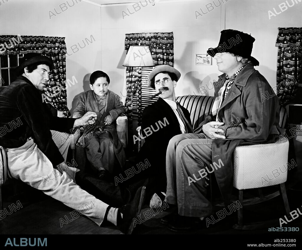 CHICO MARX, GROUCHO MARX, HARPO MARX und THE MARX BROTHERS in AT THE CIRCUS, 1939, unter der Regie von EDWARD BUZZELL. Copyright M.G.M.