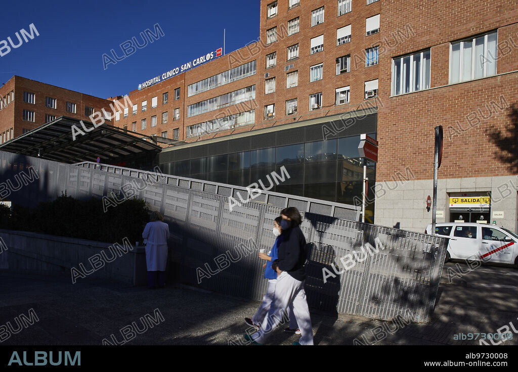 Madrid, 08/11/2021. Fachadas del Hospital Clínico San Carlos, en la calle Profesor Martín Lagos y Plaza de Cristo Rey, Moncloa. Foto: Guillermo Navarro. ARCHDC.