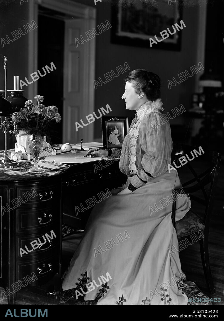 Photographic print of First Lady Edith Kermit Carlow Roosevelt (1861-1948), wife of President Theodore Roosevelt (1858-1919). Photographed by Frances Benjamin Johnston (1864-1952). Dated 1902.