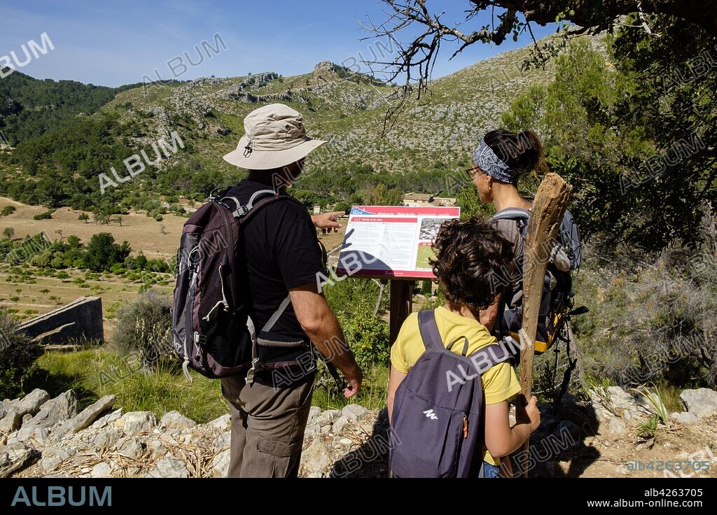 itinerario de Ses Planes, Finca Pública Galatzó, Calvia, Mallorca, balearic islands, spain, europe.