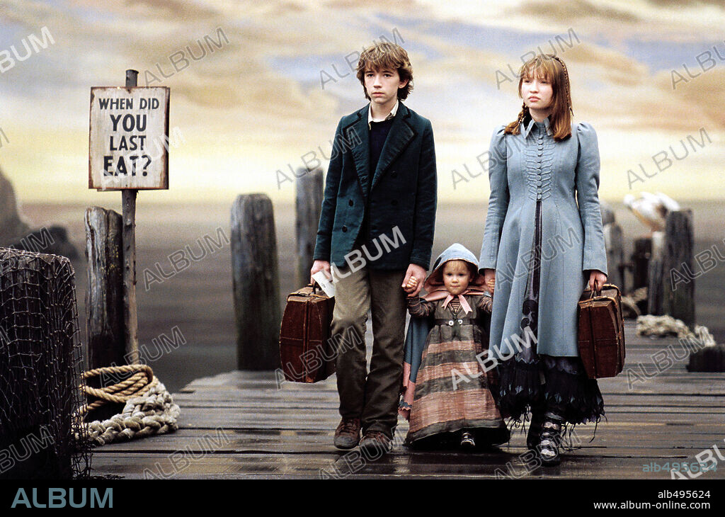 EMILY BROWNING und LIAM AIKEN in LEMONY SNICKET'S A SERIES OF UNFORTUNATE EVENTS, 2004, unter der Regie von BRAD SILBERLING. Copyright PARAMOUNT PICTURES / DUHAMEL, FRANÇOIS.