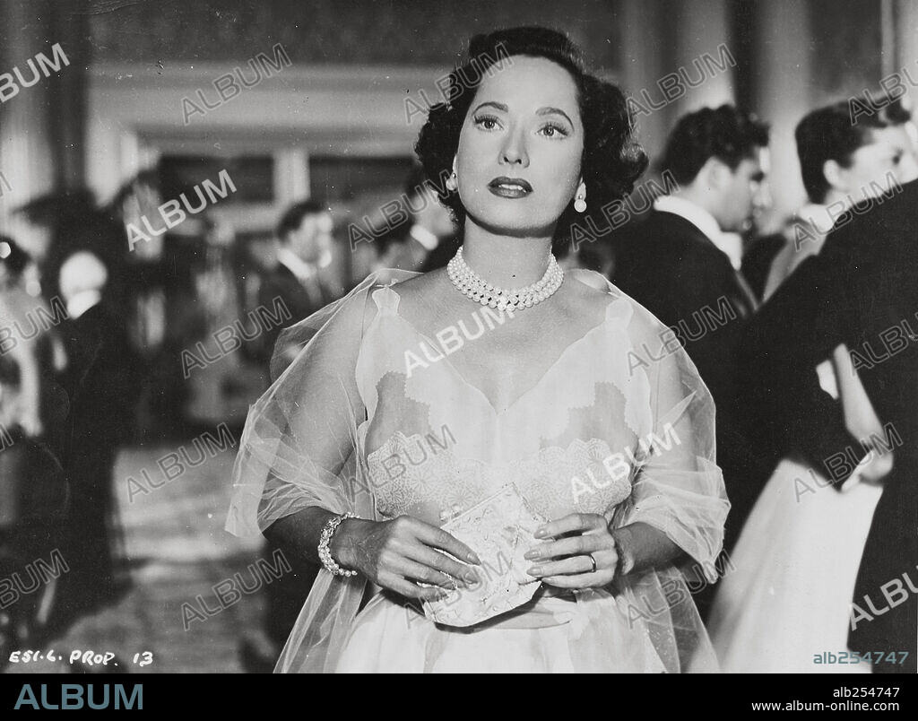 MERLE OBERON in ALL IS POSSIBLE IN GRANADA, 1954 (TODO ES POSIBLE EN GRANADA), directed by JOSE LUIS SAENZ DE HEREDIA. Copyright CHAPALO FILMS.