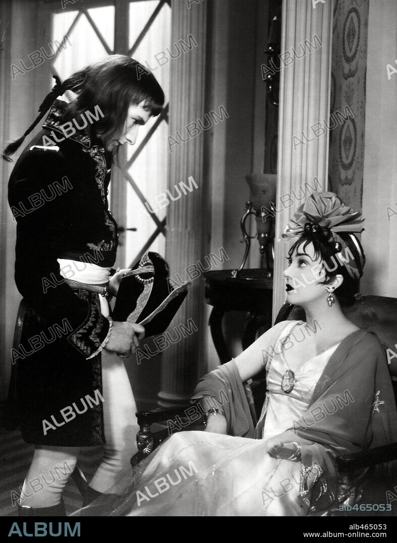 JACQUELINE DELUBAC et SACHA GUITRY dans LES PERLES DE LA COURONNE, 1937, réalisé par CHRISTIAN-JAQUE et SACHA GUITRY. Copyright CINEAS.