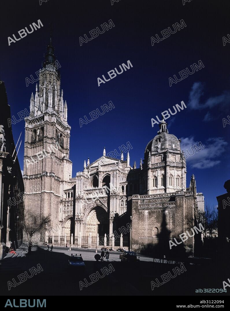 Toledo. Catedral. Conjunto exterior de la fachada principal y la torre, siglos XII-XV.