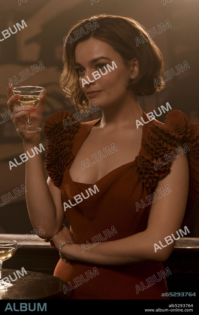 EMMA MACKEY in DEATH ON THE NILE, 2021, directed by KENNETH BRANAGH. Copyright 20TH CENTURY STUDIOS.