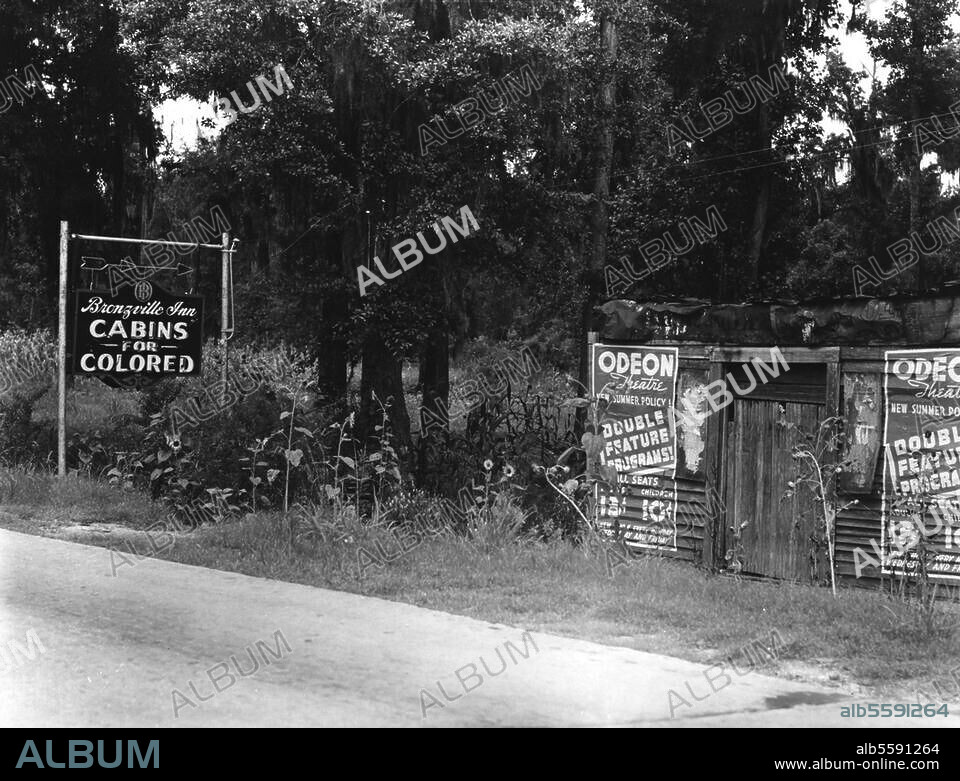 Geschichte / USA / Farbige:. Rassentrennung: Werbeschild eines Hotels an einem Highway in South Carolina, das Zimmer für Farbige anbietet. Foto, Juni 1939 (Marion Post Walcott).