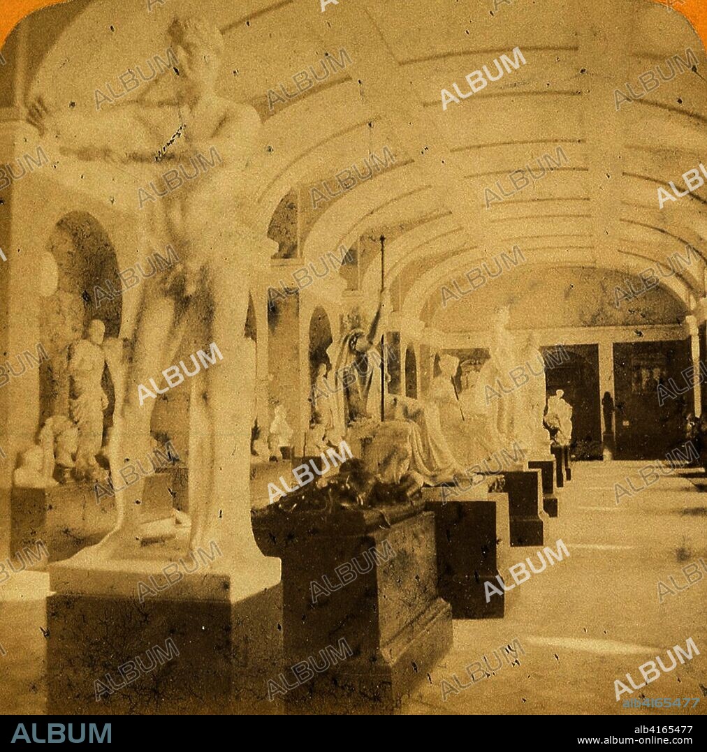 Madrid. Museo del Prado. Interior de la galeria de escultura.