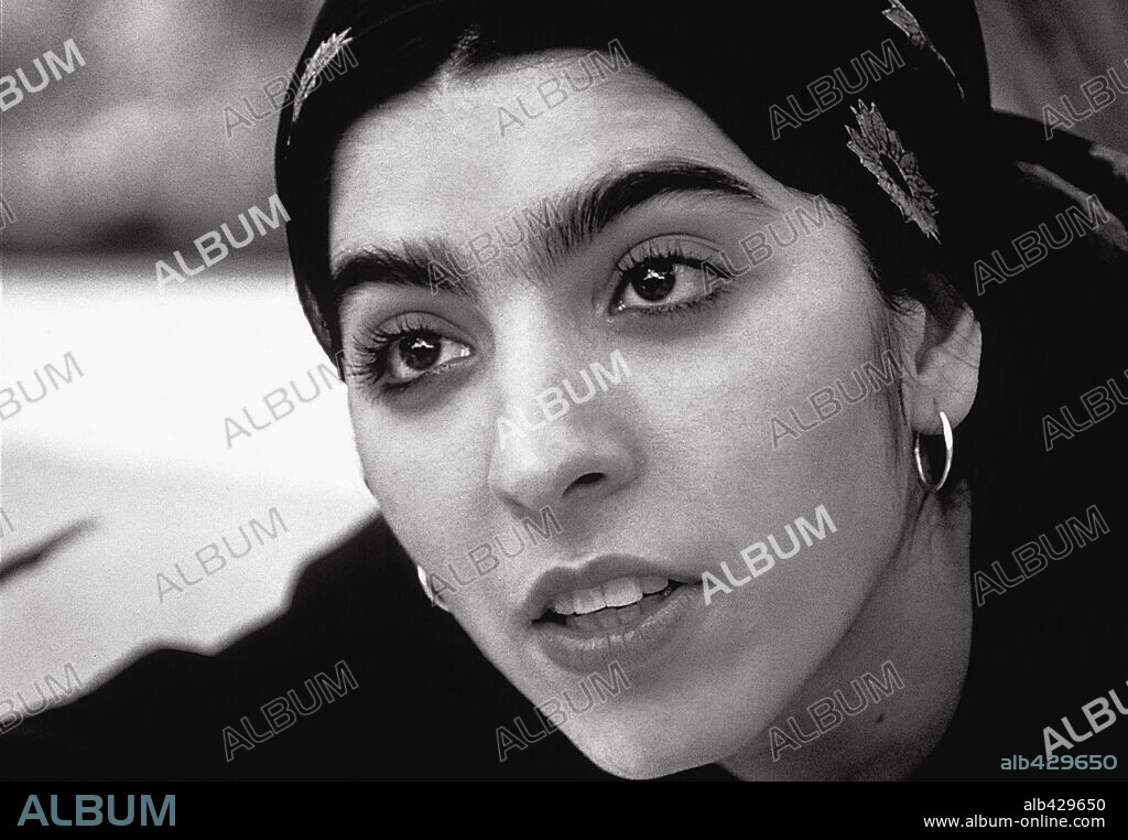 SAMIRA MAKHMALBAF in AT FIVE IN THE AFTERNOON, 2003 (PANJ É ASR), directed by SAMIRA MAKHMALBAF. Copyright BAC FILMS/MAKHMALBAF FILM HOUSE/WILD BUNCH.