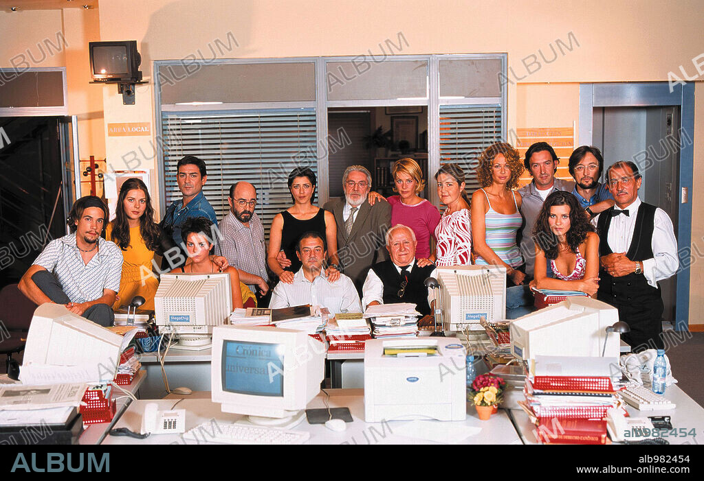 ALEX ANGULO, ALICIA BORRACHERO, BELEN RUEDA, ELENA BALLESTEROS, ENRIC ARREDONDO, ESTHER ARROYO, GINES GARCIA MILLAN, JESUS BONILLA et MIRYAM GALLEGO dans PERIODISTAS-TV, 1998. Copyright GLOBO MEDIA.