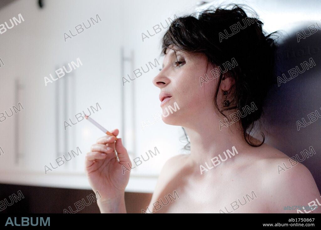 JULIETTE BINOCHE in ELLES, 2011, directed by MALGORZATA SZUMOWSKA. Copyright SLOT MACHINE.