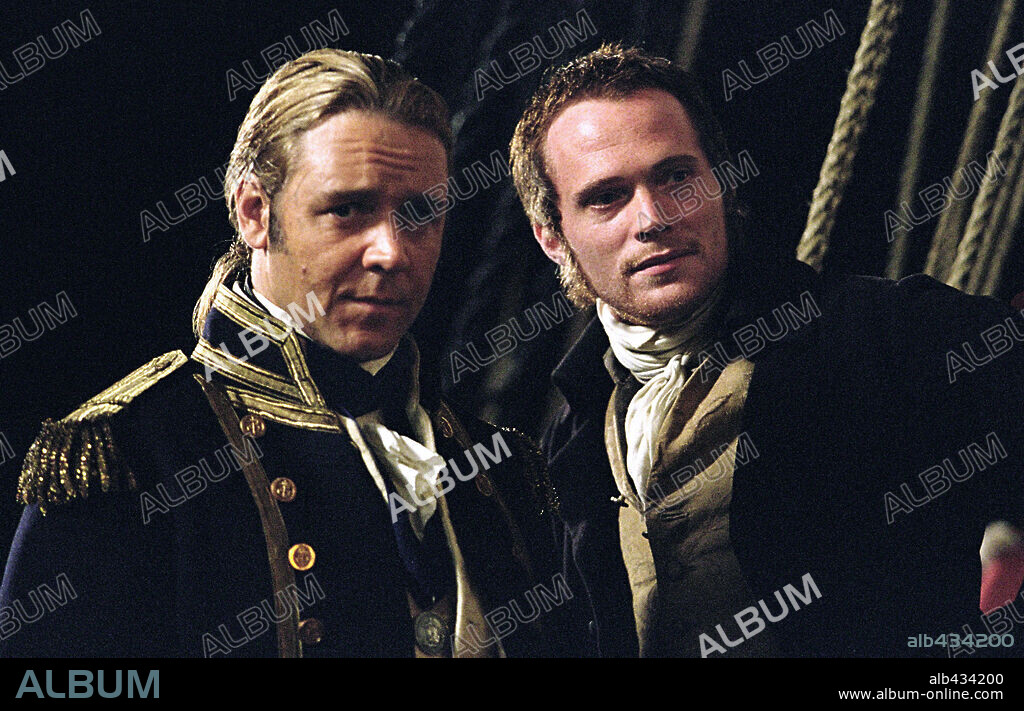 PAUL BETTANY und RUSSELL CROWE in MASTER AND COMMANDER: THE FAR SIDE OF THE WORLD, 2003, unter der Regie von PETER WEIR. Copyright 20TH CENTURY FOX/MIRAMAX/UNIVERSAL/SAMUEL GOLDWYN FILMS.