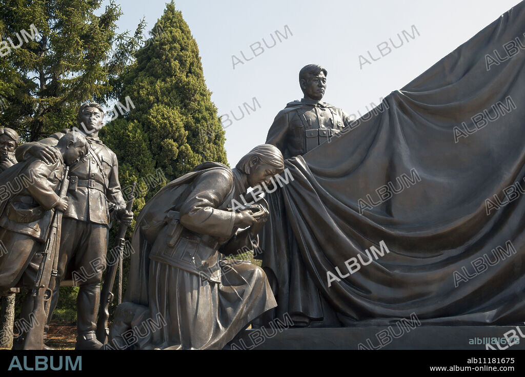 Revolutionary Martyrs' Cemetery, Pyongyang, Democratic People's Republic of Korea (DPRK), North Korea, Asia.