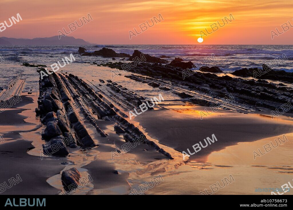 Flysch, Itzurun Beach, Zumaia, Gipuzkoa, Basque Country, Spain, Europe.