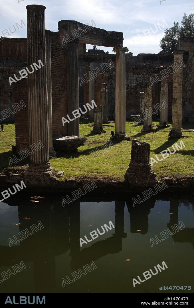 ARTE ROMANO. ITALIA. VILLA ADRIANA. Villa imperial construída en el siglo II por orden del emperador Adriano (76-138). Vista parcial del TEATRO MARITIMO. Cercanías de Tivoli.