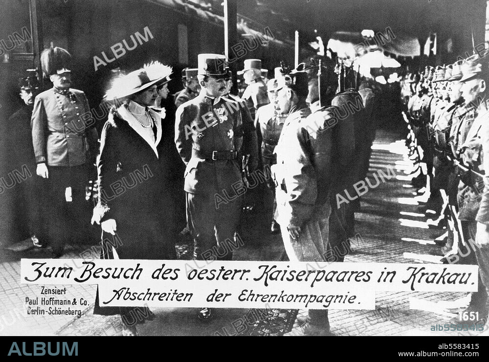 Charles I, Emperor of Austria (1916-1918), as King of Hungary Charles IV, 1887-1922. Visit of the imperial couple Karl and Zita in Krakow during the First World War: the "Ehrenkompanie". Photo.