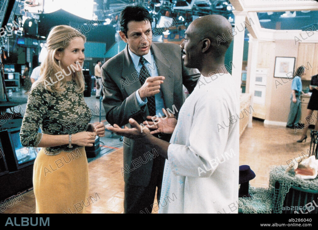 EDDIE MURPHY, JEFF GOLDBLUM y KELLY PRESTON en EL GURÚ, 1998 (HOLY MAN), dirigida por STEPHEN HEREK. Copyright TOUCHSTONE PICTURES.