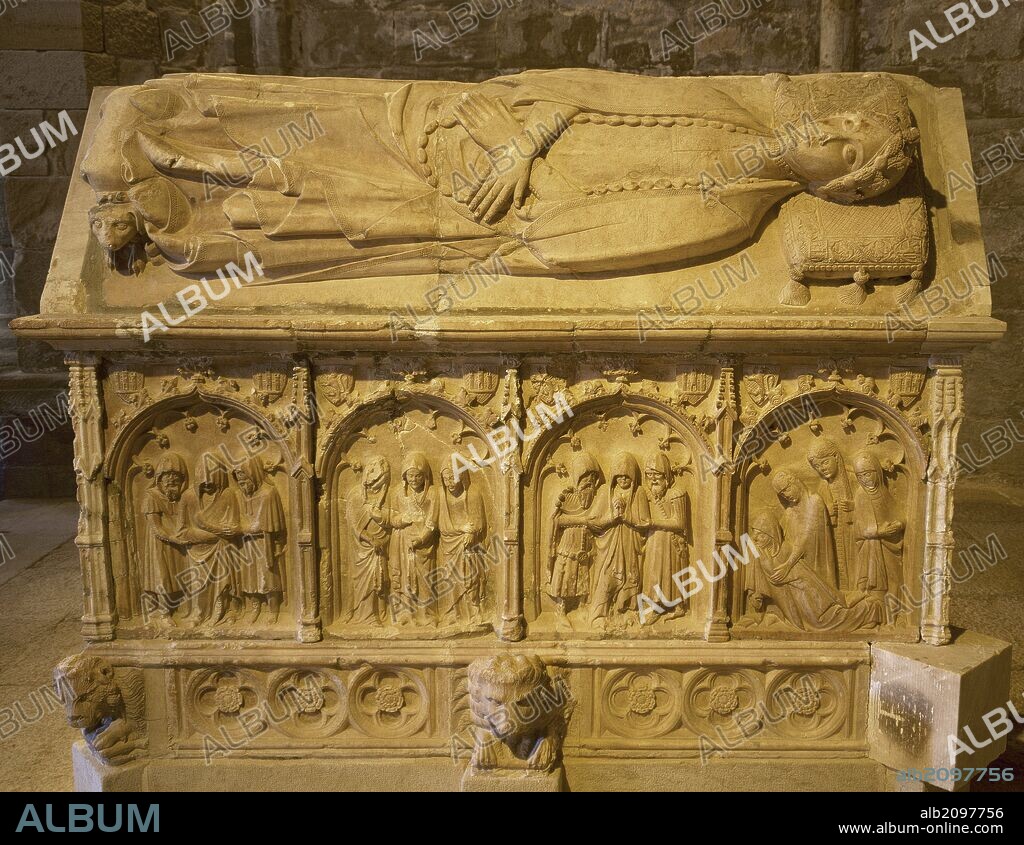 ARTE GOTICO. ESPAÑA. IGLESIA DE SANTA MARIA DE BELL-LLOC (siglo XIII). Vista del SEPULCRO DE PERE V DE QUERALT Y DE ALAMANDA DE ROCABERTI, realizado entre 1363 y 1370 por el escultor de la villa Pere CIROLL y el pintor aragonés Pere AGUILAR. SANTA COLOMA DE QUERALT. Comarca de la Conca de Barberà. Provincia de Tarragona. Cataluña.
