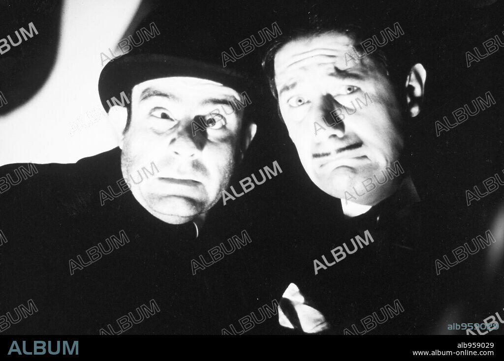 JOSEMA YUSTE y MILLAN SALCEDO en AQUI HUELE A MUERTO..., 1990, dirigida por ALVARO SAENZ DE HEREDIA.
