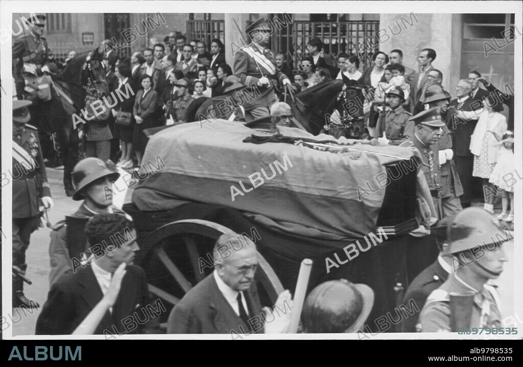 August 3, 1944. The artillery armon Where the Remains of the Count of Jordana, who died in San Sebastián, were taken.